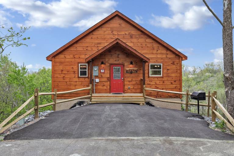 Cabin with hot tub & barbeque | Mountain view — photo 2