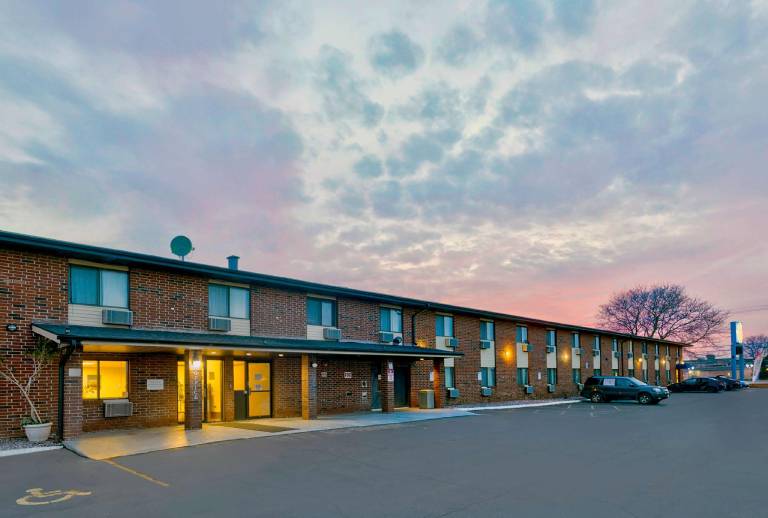 Motel 6 Oak Creek, WI in Milwaukee, WI