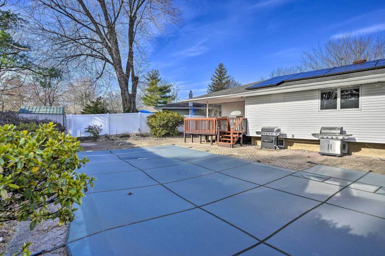 Cabin  Commack