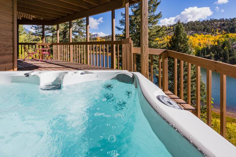 Cabin on Columbine Lake - Large deck - Hot Tub/Views - 1 mile to Purgatory