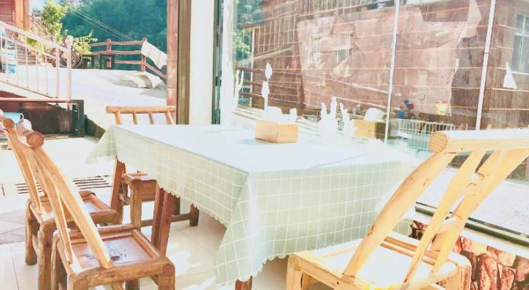 Vacation home with patio & barbeque — photo 4