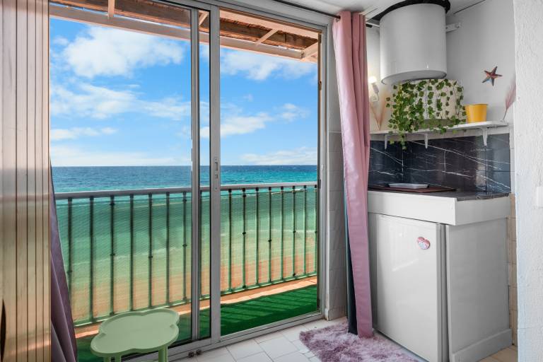 Cabanon "Jeux de boules 3" with Sea View — photo 4