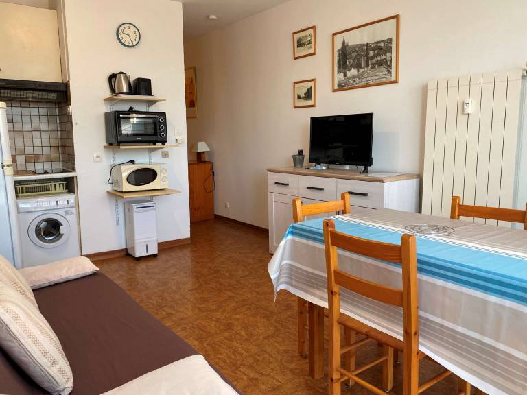 Bright T1 Apartment with Modern Amenities in Balaruc-les-Bains — photo 3