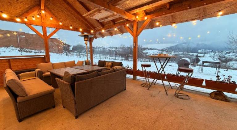 Chalet with sauna, hot tub & yard — photo 3