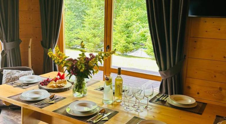 Chalet with sauna, hot tub & yard — photo 4