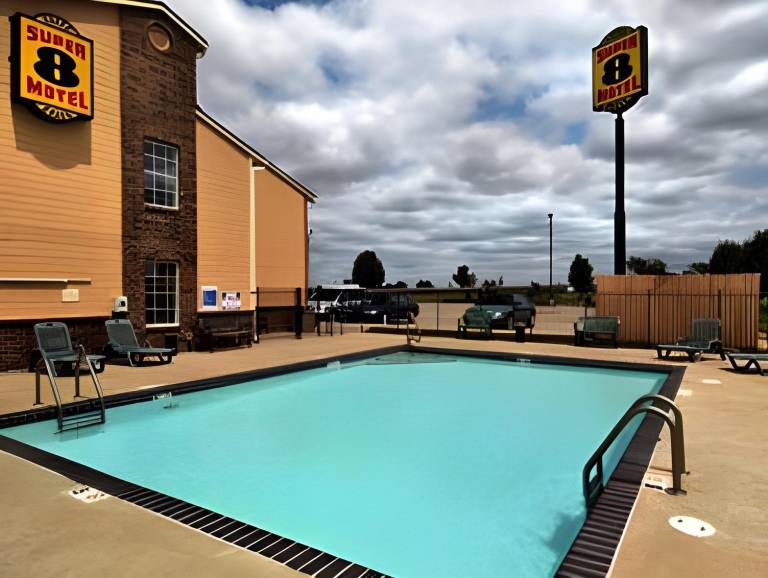 Super 8 by Wyndham Gardner — photo 2