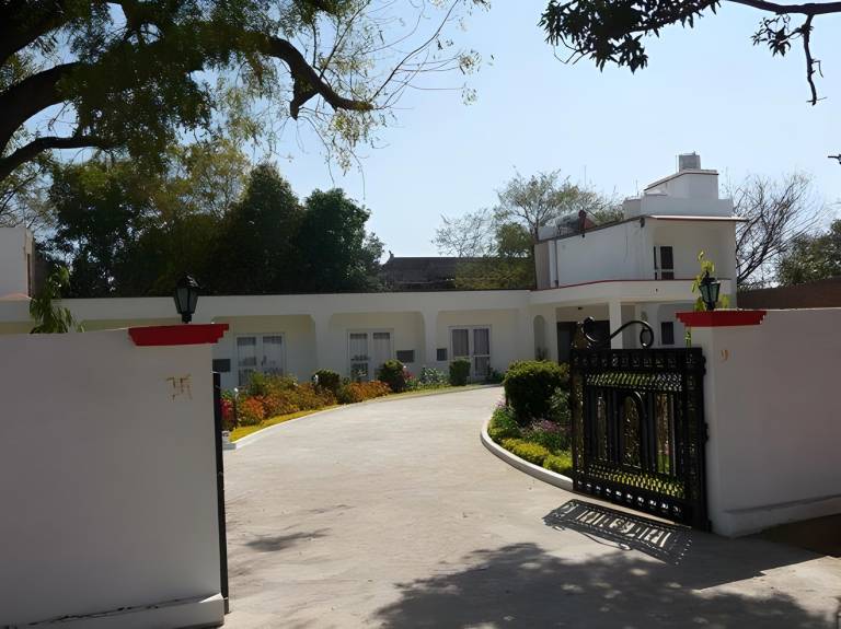Hotel Ganesha Garden villa in Rajnagar