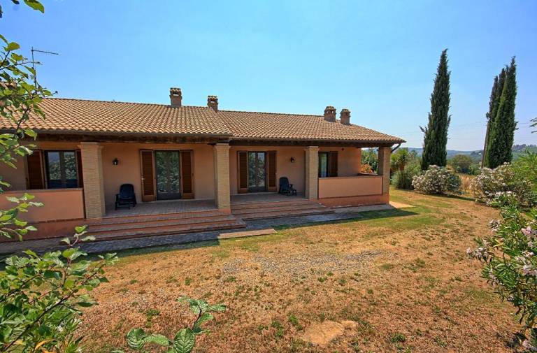 Villa with garden & terrace — photo 3