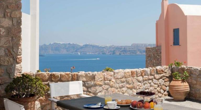 Villa with patio, hot tub & garden | Pet-friendly in Santorini