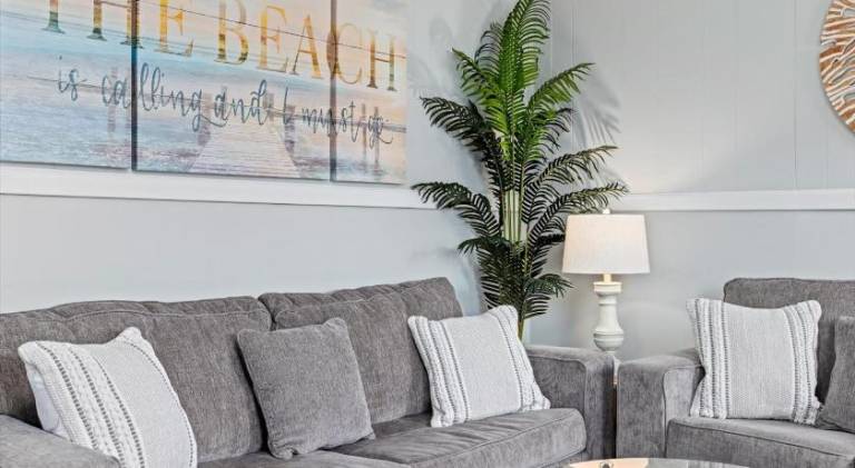 Modern Beach Retreat Sleeps 8 - Big Yard & BBQ — photo 4
