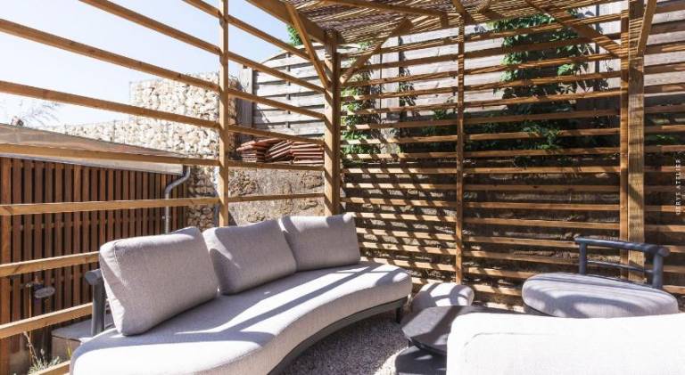 Fully equipped wonderful vacation home with patio, garden & hot tub | Pets allowed — photo 3
