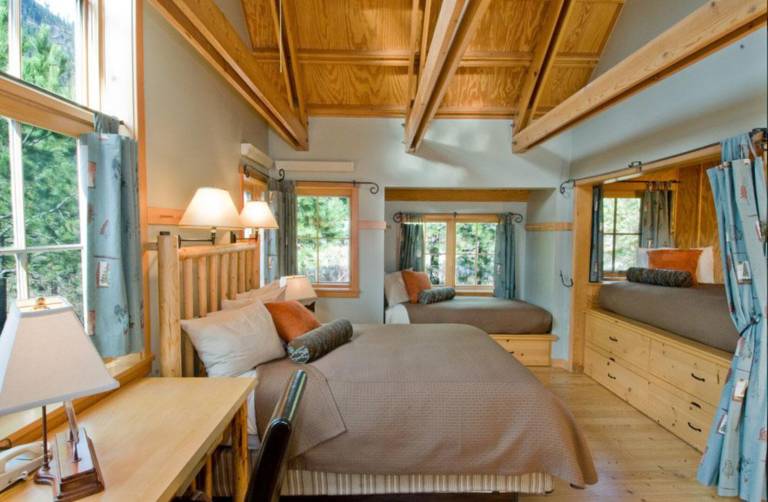 Cabin with private pool — photo 3