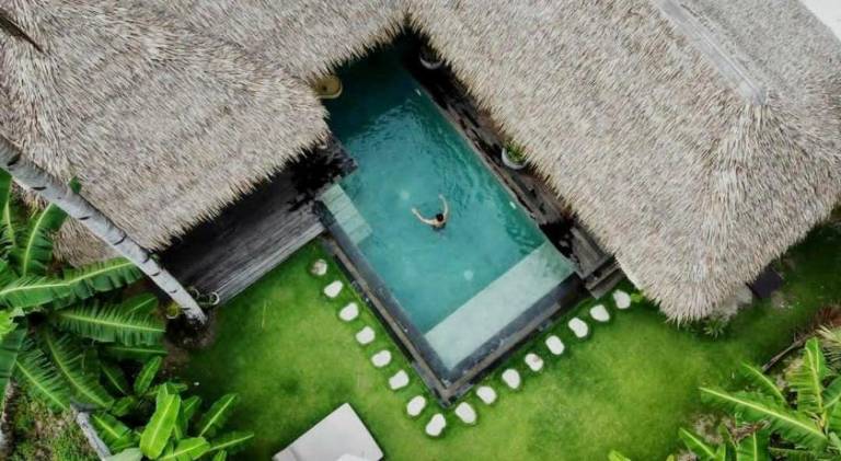 Villa with yard, barbeque & private pool — photo 3