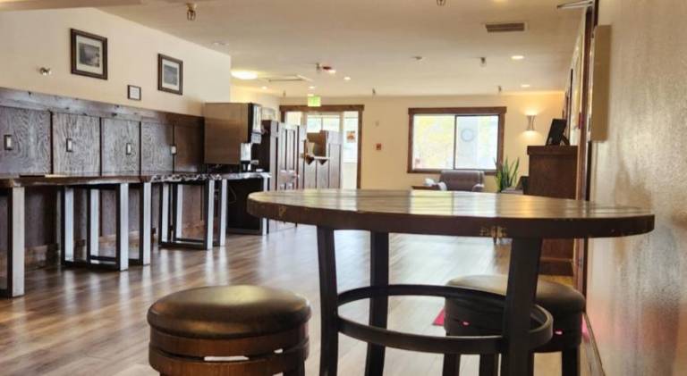 Luxury Inn & Suites — photo 4