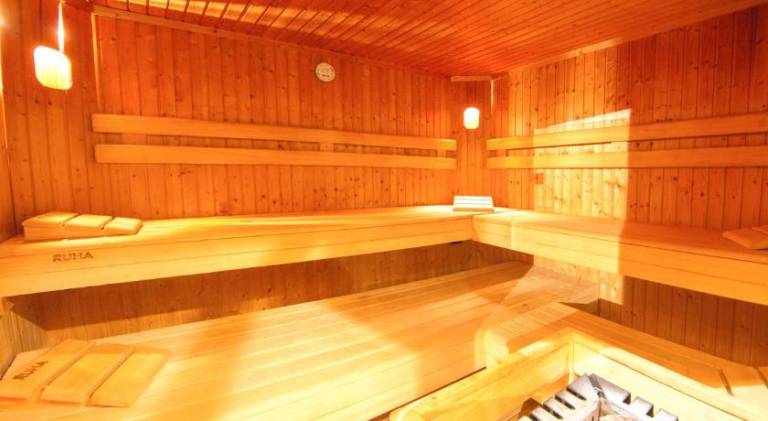 Pleasant serviced apartment with pool, terrace & jacuzzi | Next to the ski | Perfect for remote work | Pets allowed — photo 3