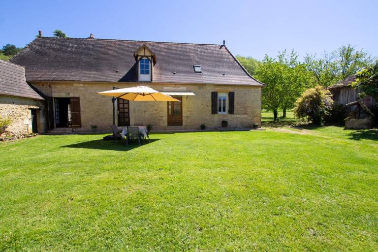 Gite with BBQ & garden — photo 2