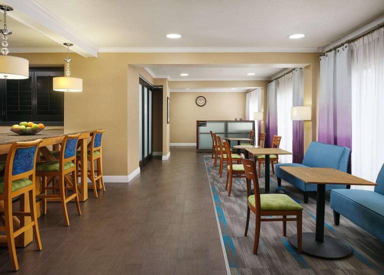 Hampton Inn Covington — photo 3