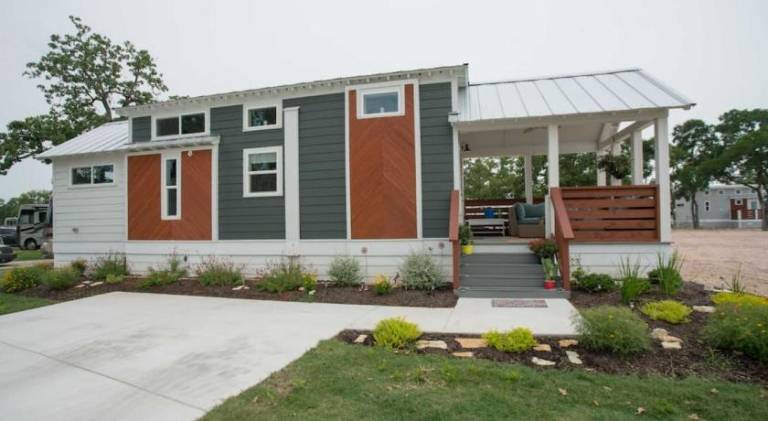 Holiday apartment with pool & jacuzzi | Dogs allowed in Austin, TX