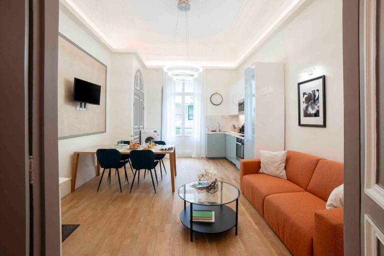 House | Next to Arc de Triomphe in Clichy