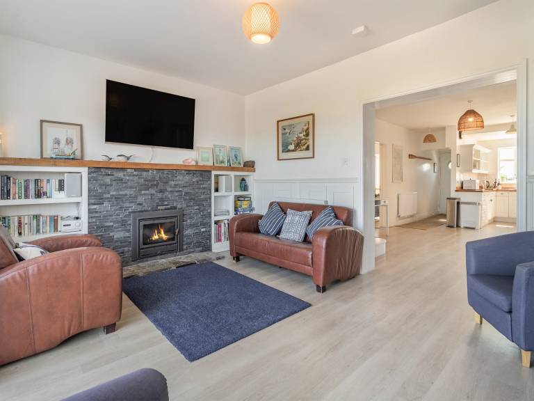 Family-friendly cottage with barbeque & yard | Water view | Next to the beach | Pets are welcome — photo 3