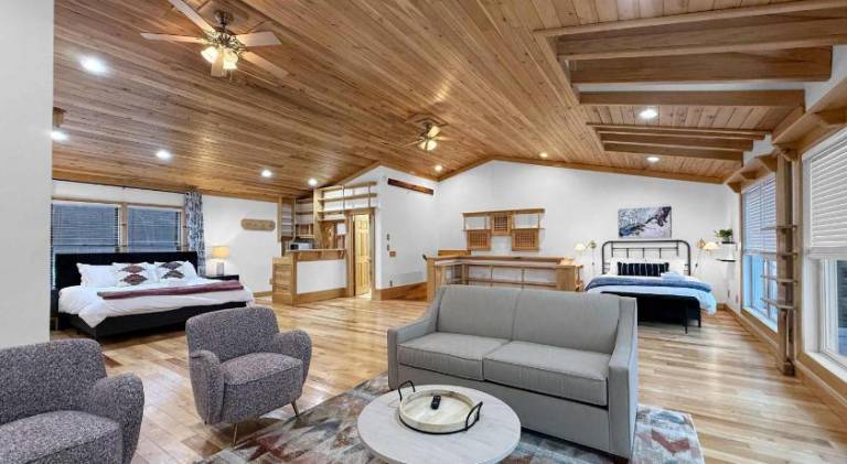 Spacious vacation home | Pets allowed — photo 2