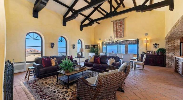 Villa with hot tub — photo 2