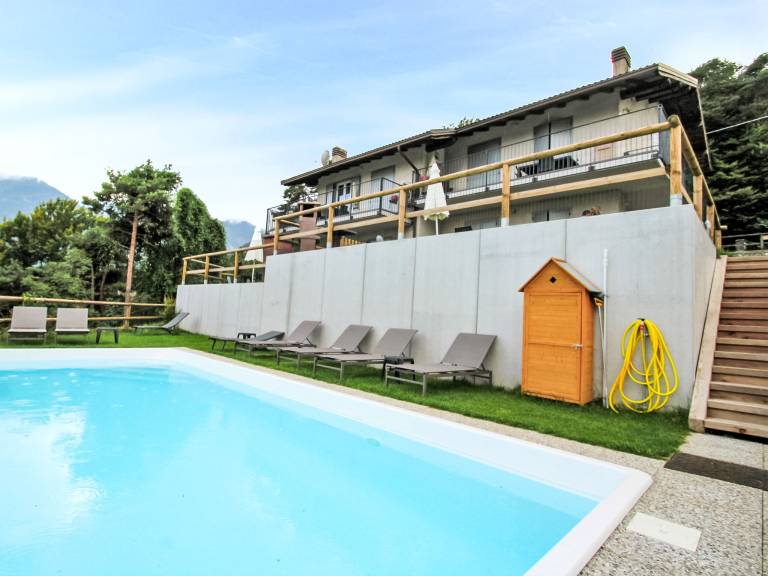 Holiday apartment with garden, grill & pool | Mountain view — photo 4