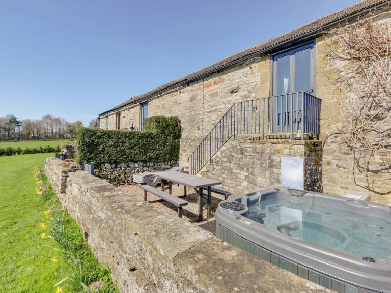 Children-friendly charming cottage with patio, pool & sauna | Dogs allowed in Bakewell