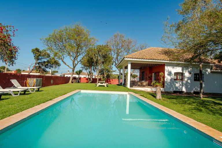 Fully equipped vacation home with garden, patio & pool | Good for workation | Dogs allowed — photo 4