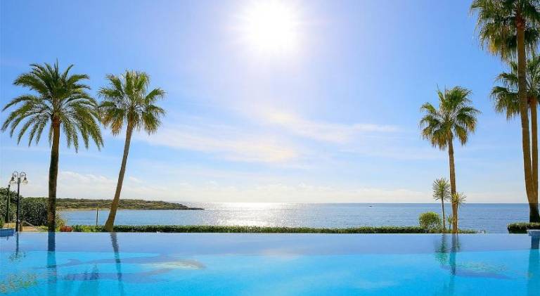Rental apartment with pool in Estepona