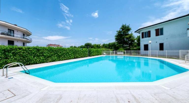 Wolf House - Peschiera Holiday - Jacuzzi Privata — photo 3