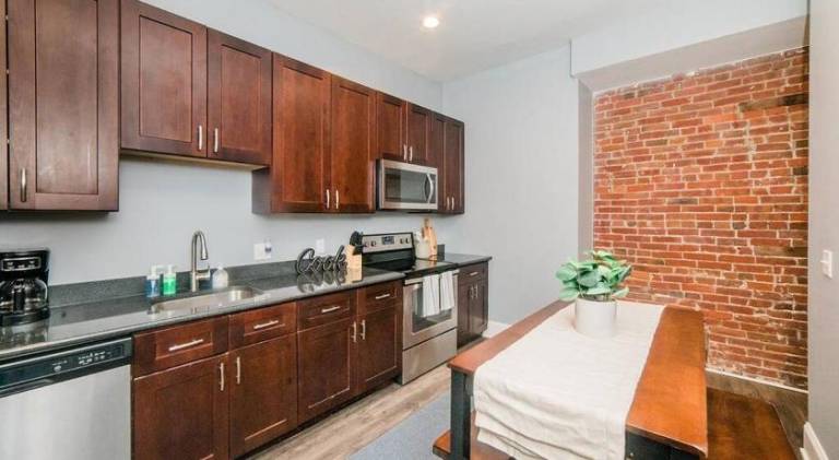 Walkable and Spacious Apt - Parking -- GroupStay — photo 3