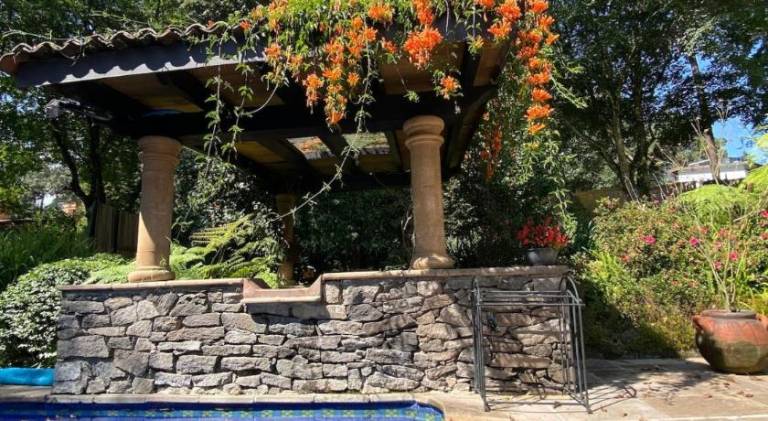 Villa with pool & hot tub | Pets allowed — photo 4