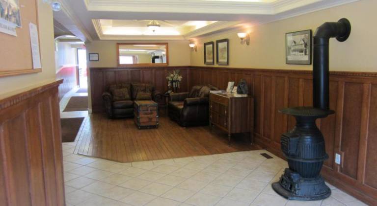 Reynolds Hotel — photo 2