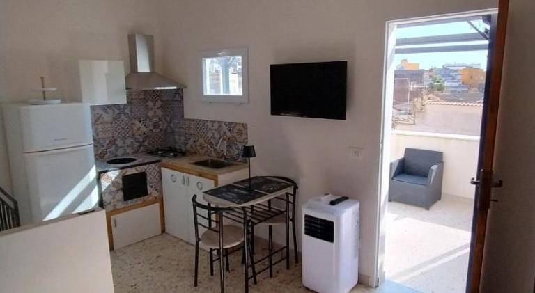 Apartment with patio — photo 3