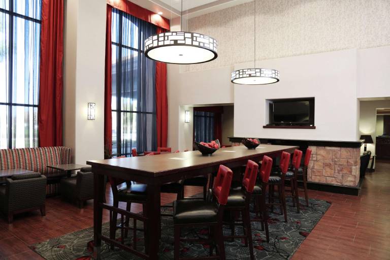 Hampton Inn & Suites Temecula — photo 2