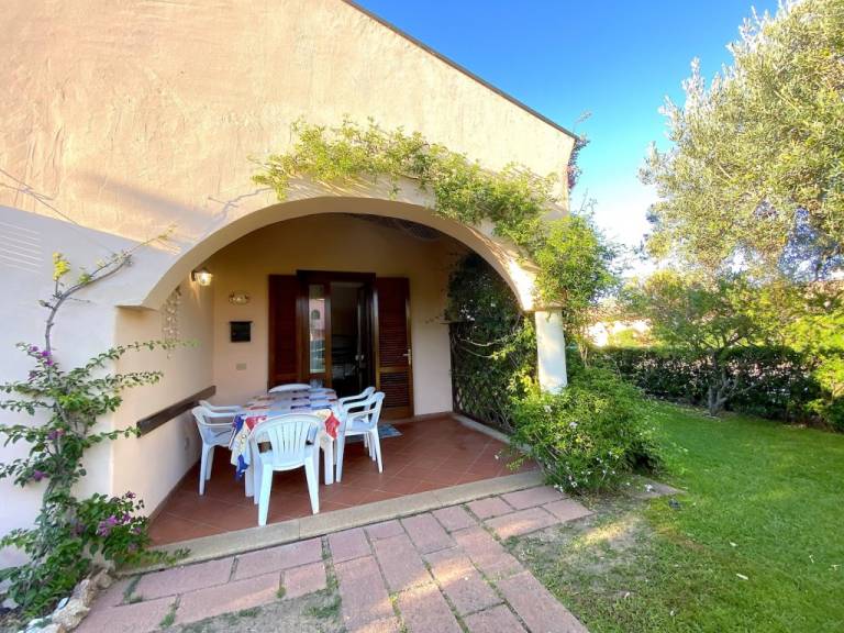 Family-oriented charming rental apartment with garden & terrace | Garden view | Pets allowed — photo 3