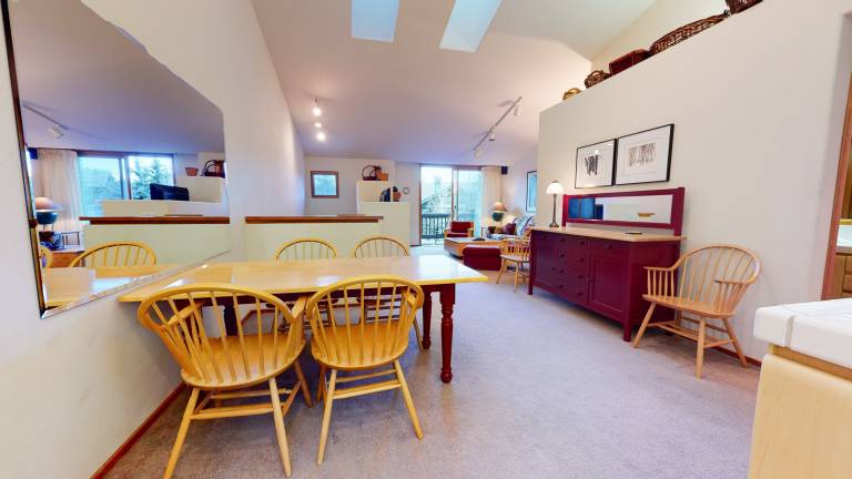 Snowcreek V 933 Bright and Spacious, Private BBQ, Washer Dryer, Pet-Friendly — photo 3