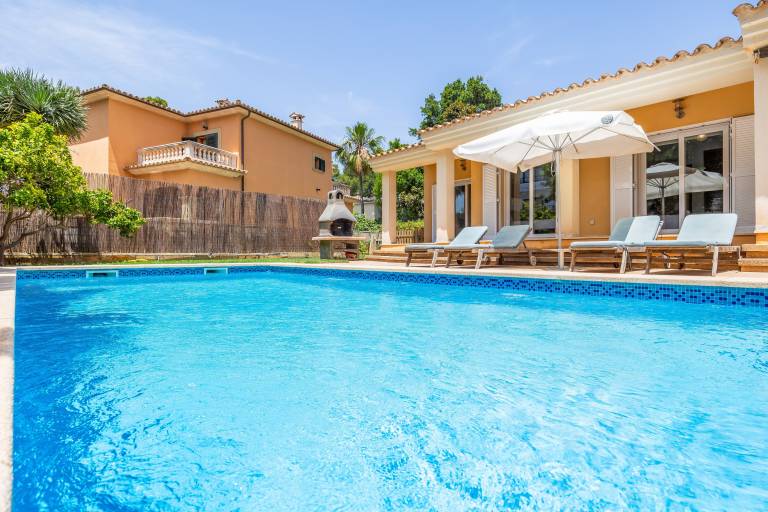 Children-friendly house with private pool, garden & fast internet | Garden view | Close to the beach | Good for workation | Pet-friendly — photo 2