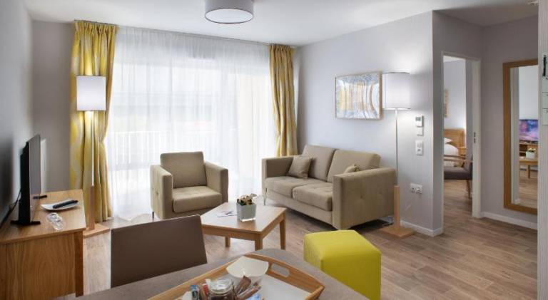Serviced apartment with patio, sauna & jacuzzi — photo 2