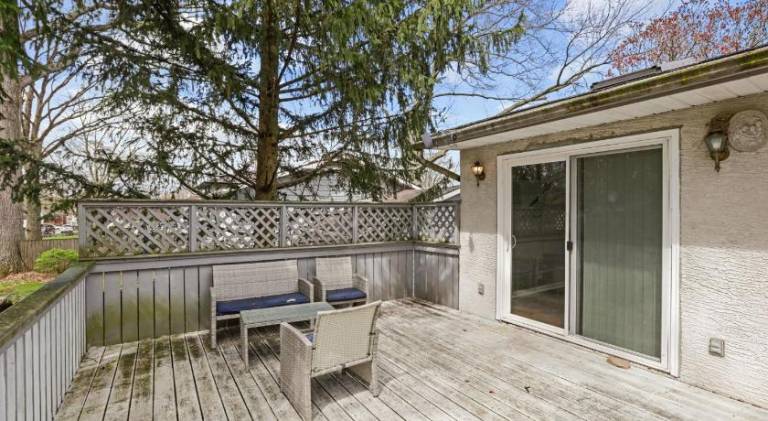 Vacation home with yard — photo 4