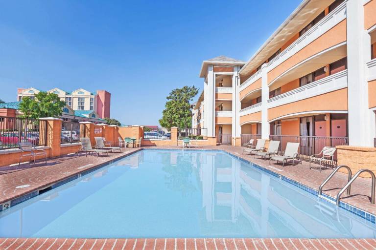 SureStay by Best Western Irving Grapevine DFW North — photo 3