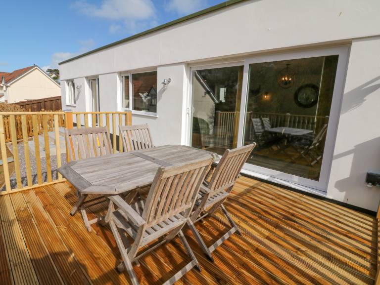 Cottage with yard | Beach view — photo 2