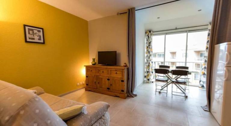 Apartment with pool in Fréjus