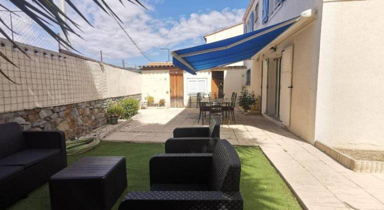Villa with 4 rooms for 8 persons in Fréjus