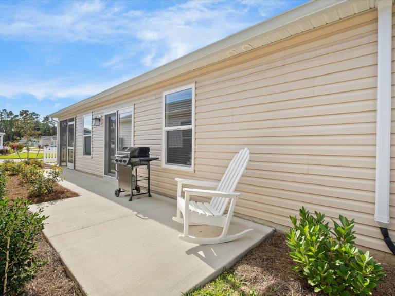 Lovely house with terrace, yard & heated pool | Garden view | Pets are welcome in Wildwood, FL