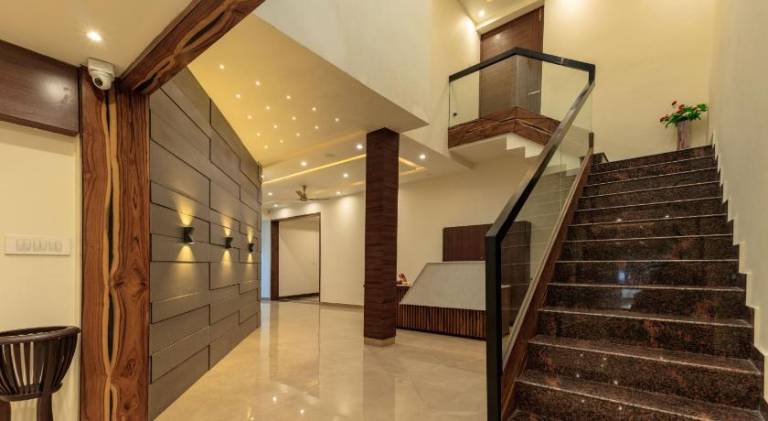 De Manora Homes - Unpretentious hotel with a garden, posh area Ranjit Avenue — photo 4