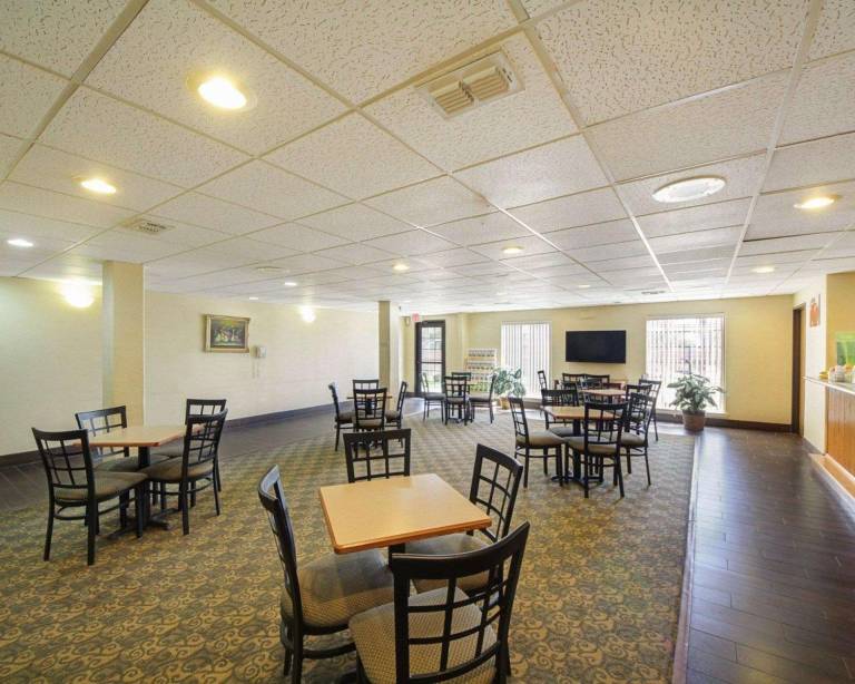 Americas Best Value Inn Pharr — photo 5