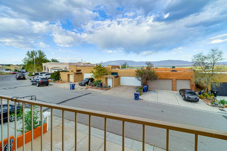 ABQ Townhouse w/ Mtn-View Balcony: Pets Welcome! — photo 2