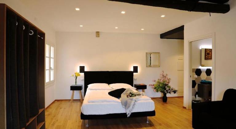 Nice serviced apartment with terrace, jacuzzi & sauna | Pet-friendly — photo 2